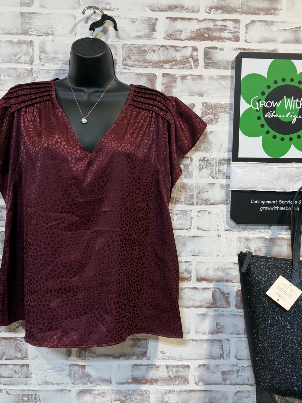 Women's V-Neck Short Sleeve Top in Burgundy